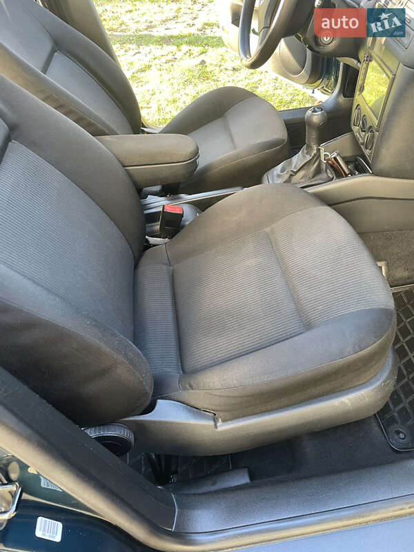 Седан Volkswagen Bora 2003 в Болехове