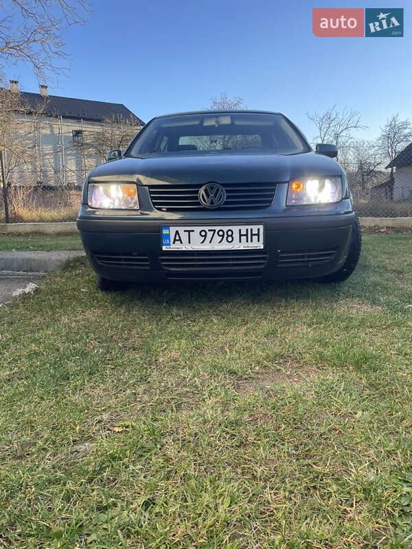 Седан Volkswagen Bora 2003 в Болехове