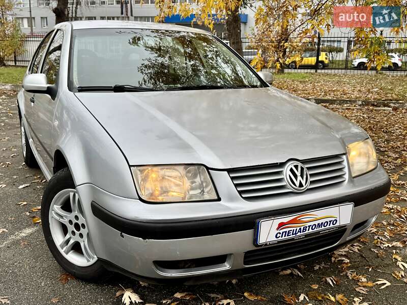 Седан Volkswagen Bora 2002 в Киеве