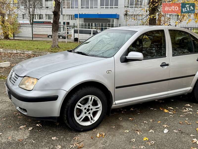 Седан Volkswagen Bora 2002 в Киеве