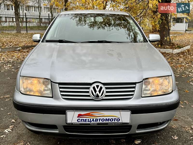 Седан Volkswagen Bora 2002 в Киеве