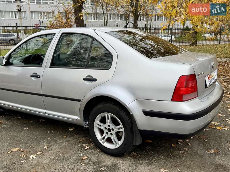 Седан Volkswagen Bora 2002 в Киеве
