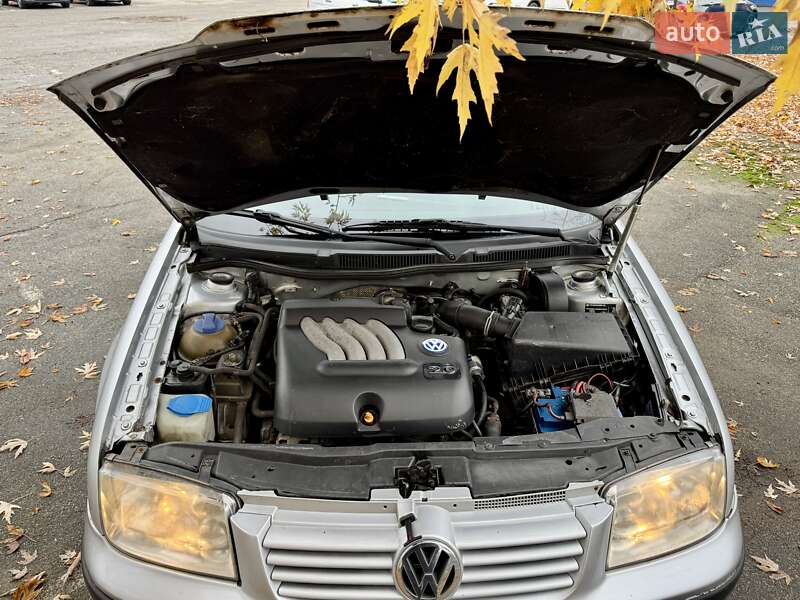 Седан Volkswagen Bora 2002 в Киеве