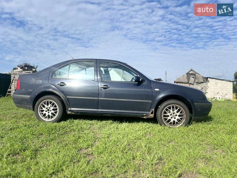 Седан Volkswagen Bora 2004 в Киеве