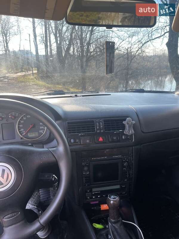 Седан Volkswagen Bora 1999 в Жидачове