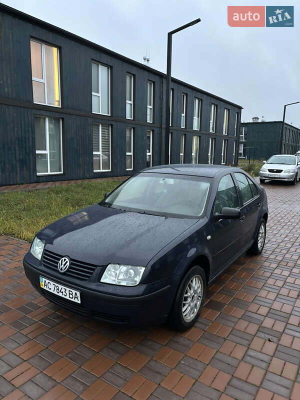 Седан Volkswagen Bora 2004 в Чернигове