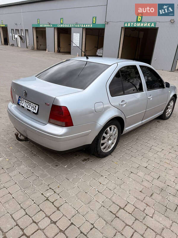 Седан Volkswagen Bora 2004 в Чорткове