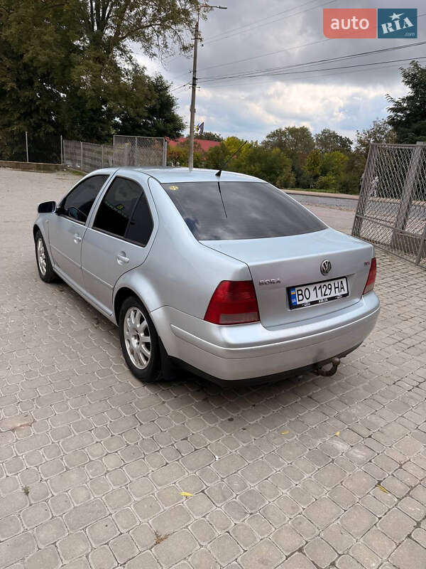 Седан Volkswagen Bora 2004 в Чорткове