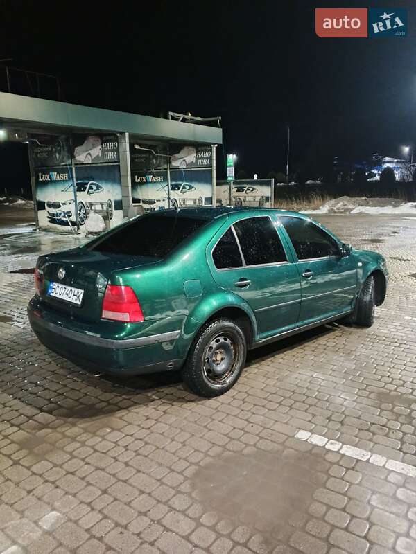 Седан Volkswagen Bora 2002 в Жовкве
