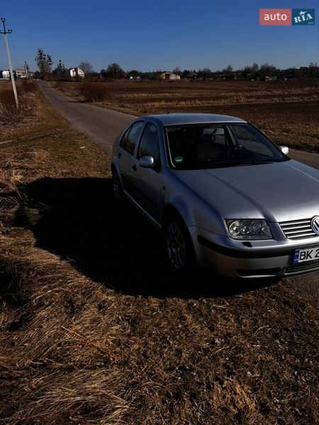 Седан Volkswagen Bora 2001 в Ровно