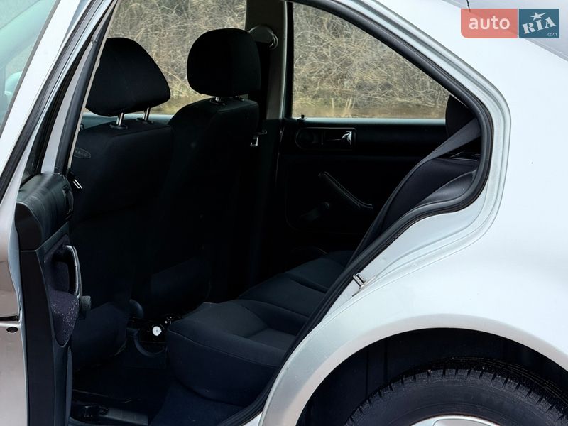 Седан Volkswagen Bora 2004 в Мене