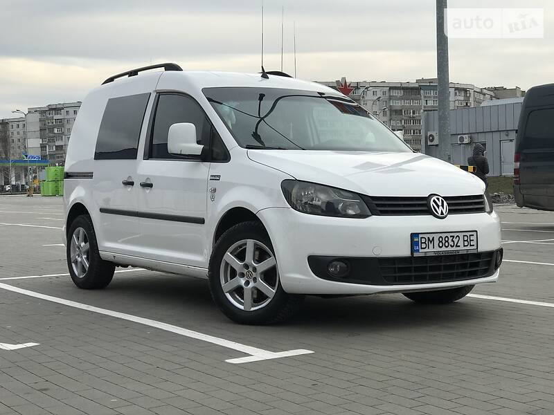 Белый volkswagen caddy