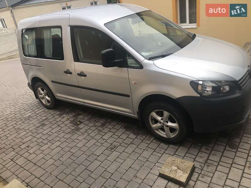 Седан Volkswagen Caddy 2012 в Остроге