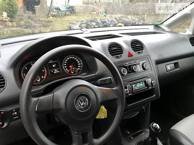 Вантажопасажирський фургон Volkswagen Caddy 2012 в Чернівцях