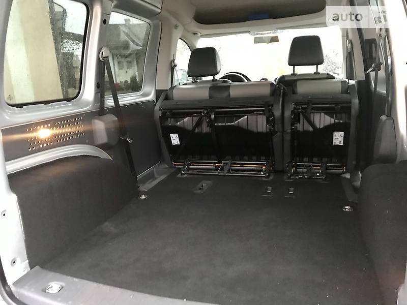 Вантажопасажирський фургон Volkswagen Caddy 2012 в Чернівцях