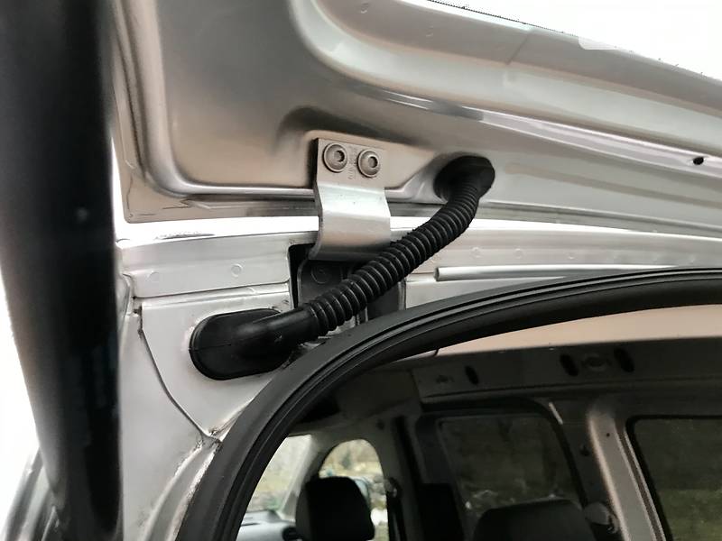 Вантажопасажирський фургон Volkswagen Caddy 2012 в Чернівцях