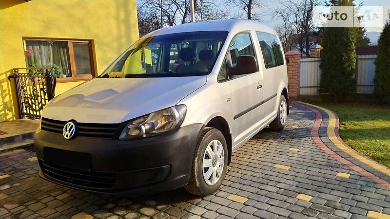 Грузопассажирский фургон Volkswagen Caddy 2011 в Черновцах