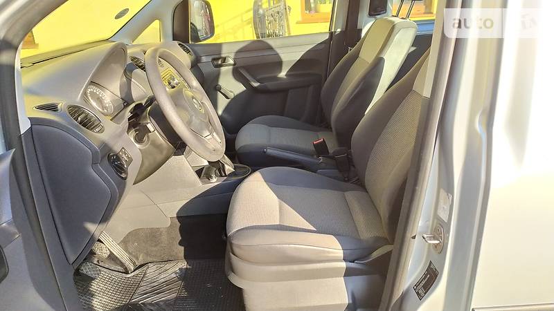 Грузопассажирский фургон Volkswagen Caddy 2011 в Черновцах