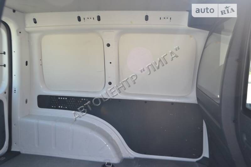 Вантажопасажирський фургон Volkswagen Caddy 2016 в Хмельницькому