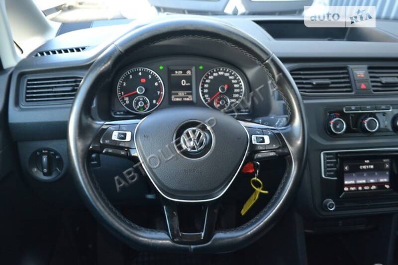 Вантажопасажирський фургон Volkswagen Caddy 2016 в Хмельницькому