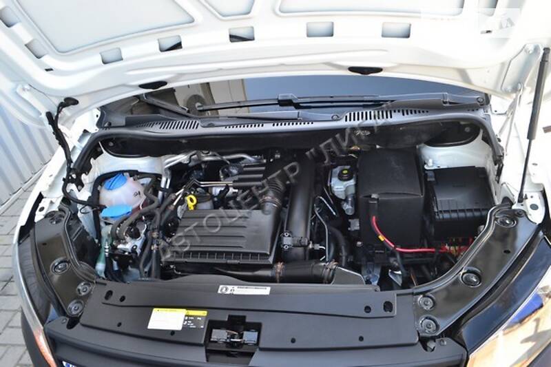 Вантажопасажирський фургон Volkswagen Caddy 2016 в Хмельницькому