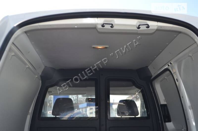 Вантажопасажирський фургон Volkswagen Caddy 2015 в Хмельницькому