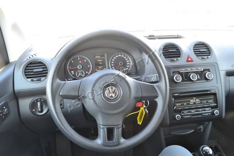 Вантажопасажирський фургон Volkswagen Caddy 2015 в Хмельницькому