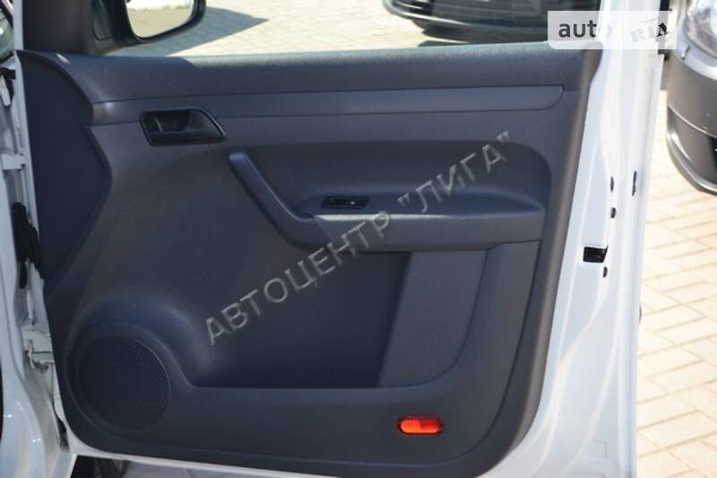 Вантажопасажирський фургон Volkswagen Caddy 2015 в Хмельницькому