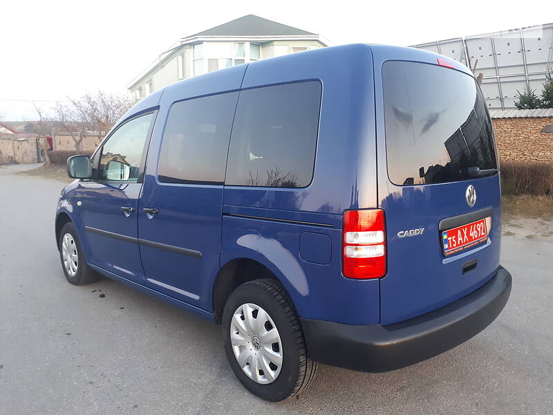 Вантажопасажирський фургон Volkswagen Caddy 2011 в Луцьку