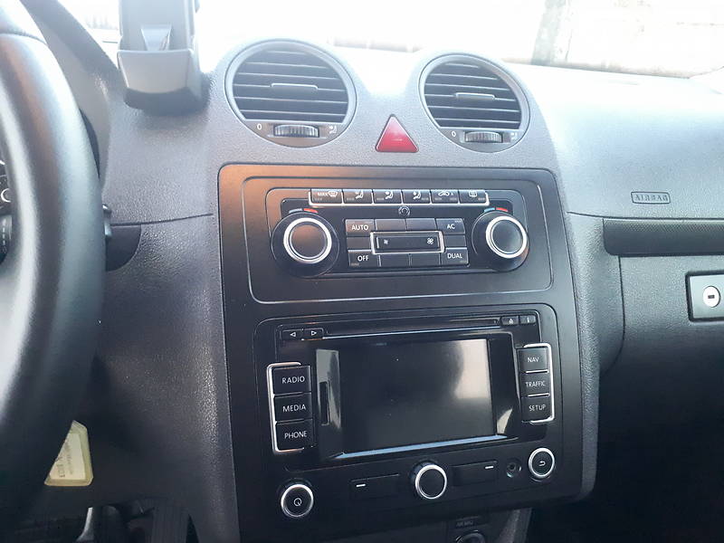 Вантажопасажирський фургон Volkswagen Caddy 2011 в Луцьку