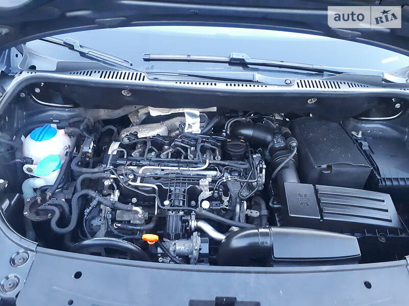 Вантажопасажирський фургон Volkswagen Caddy 2011 в Луцьку