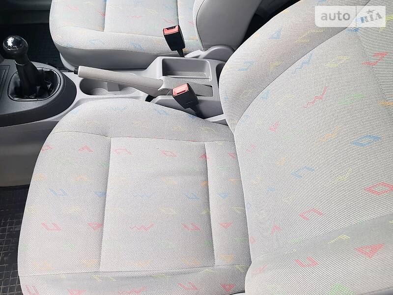 Вантажопасажирський фургон Volkswagen Caddy 2005 в Запоріжжі