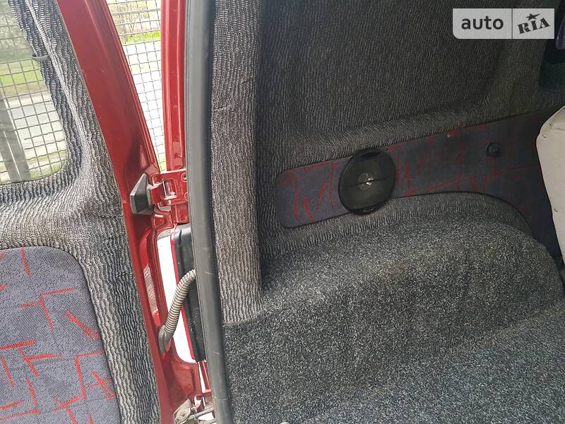 Вантажопасажирський фургон Volkswagen Caddy 2005 в Запоріжжі