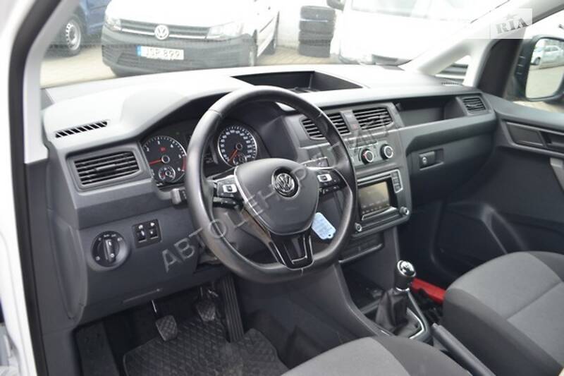 Вантажопасажирський фургон Volkswagen Caddy 2015 в Хмельницькому