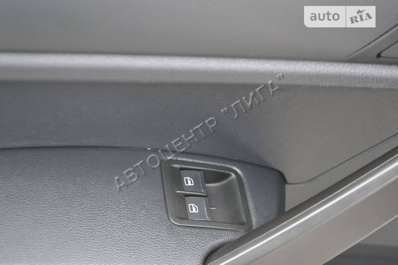 Вантажопасажирський фургон Volkswagen Caddy 2015 в Хмельницькому