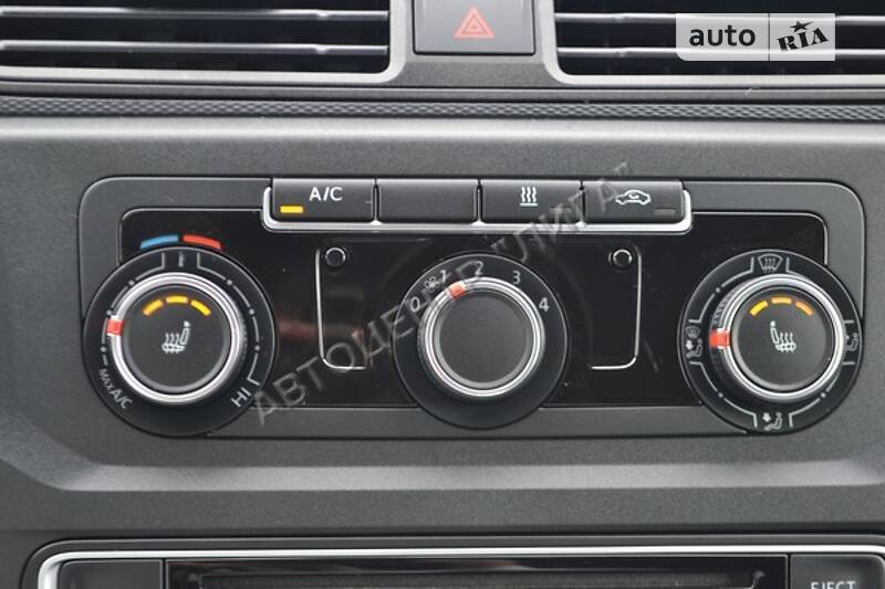 Вантажопасажирський фургон Volkswagen Caddy 2015 в Хмельницькому