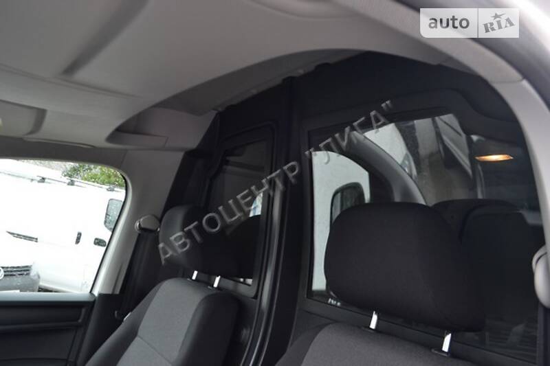 Вантажопасажирський фургон Volkswagen Caddy 2015 в Хмельницькому
