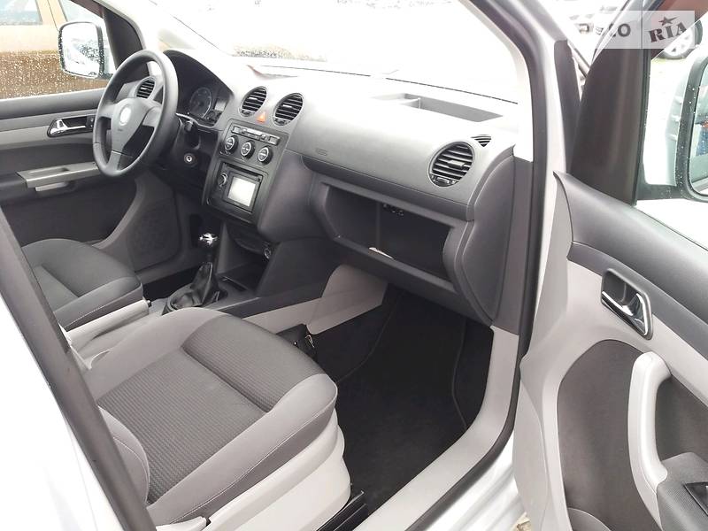 Мінівен Volkswagen Caddy 2010 в Чернівцях
