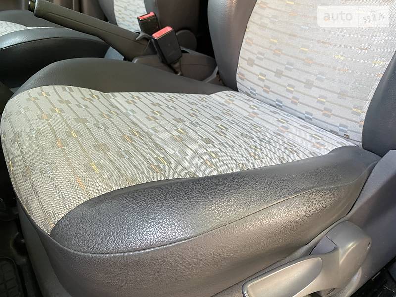 Вантажопасажирський фургон Volkswagen Caddy 2011 в Дніпрі