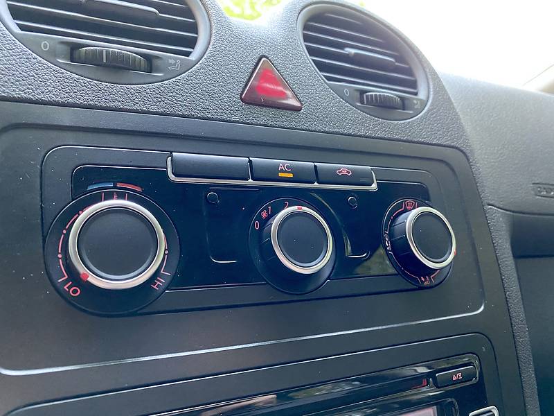 Вантажопасажирський фургон Volkswagen Caddy 2011 в Дніпрі