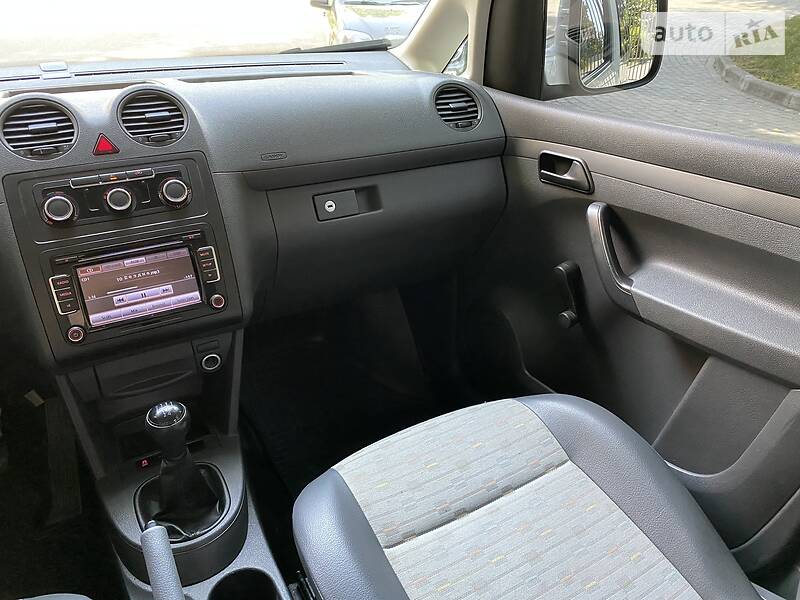 Вантажопасажирський фургон Volkswagen Caddy 2011 в Дніпрі