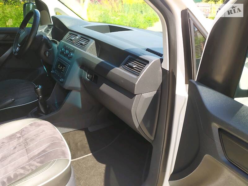 Мінівен Volkswagen Caddy 2016 в Києві