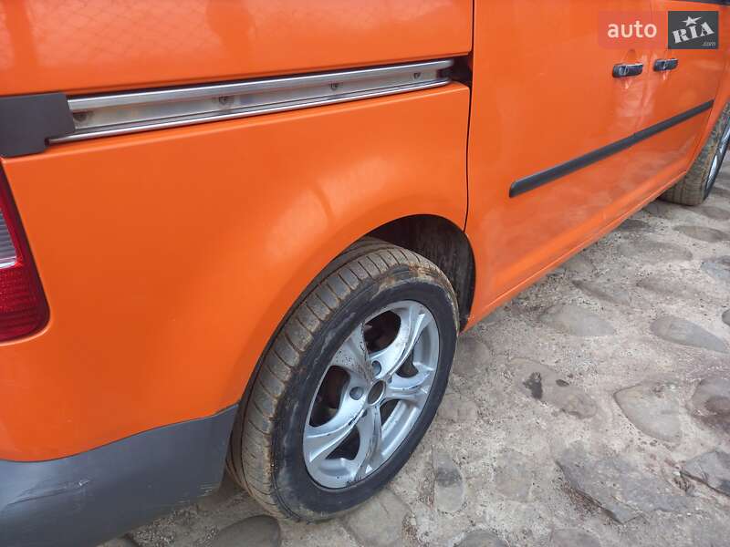Минивэн Volkswagen Caddy 2005 в Рахове