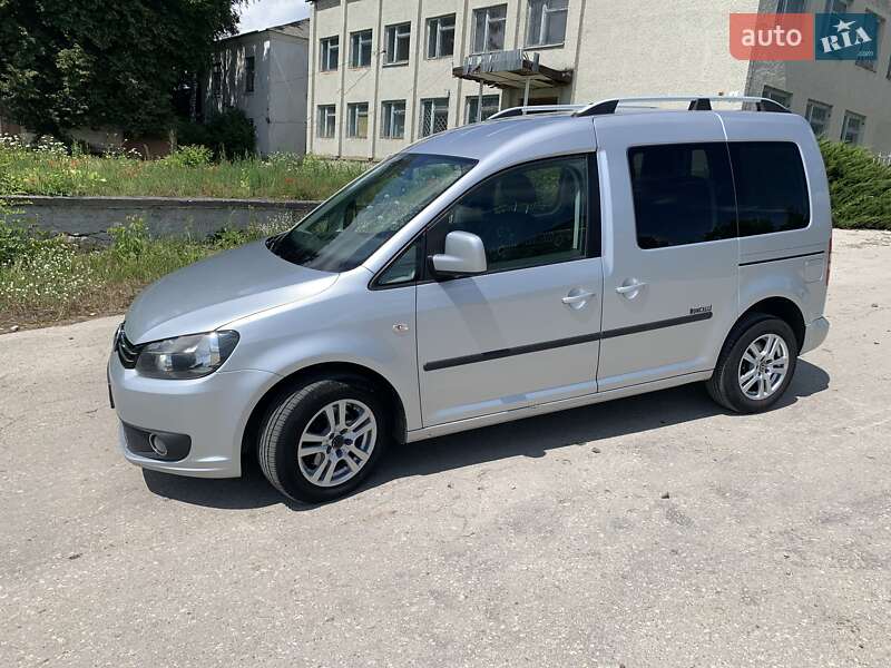 Минивэн Volkswagen Caddy 2011 в Шумске