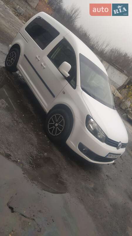 Универсал Volkswagen Caddy 2012 в Сумах