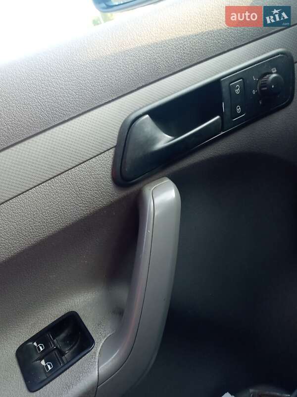 Минивэн Volkswagen Caddy 2010 в Чернигове