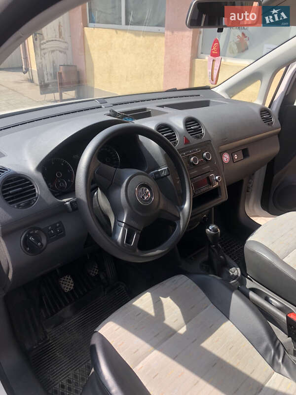Минивэн Volkswagen Caddy 2013 в Остроге