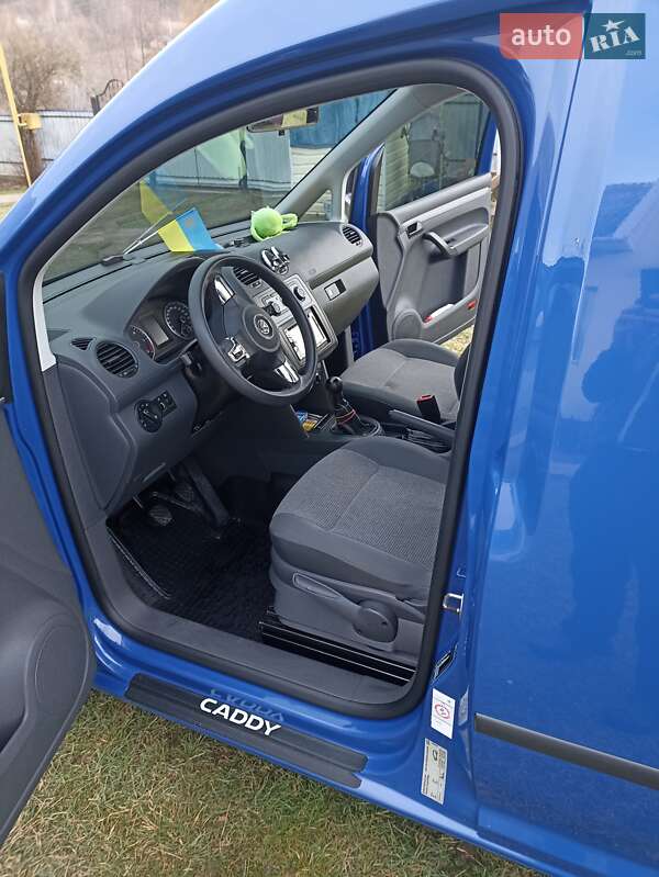 Мінівен Volkswagen Caddy 2011 в Чернівцях