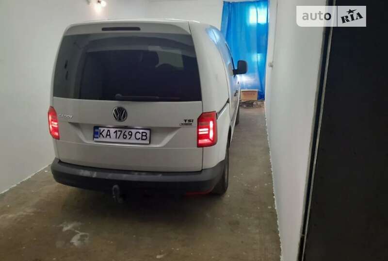 Грузовой фургон Volkswagen Caddy 2015 в Киеве