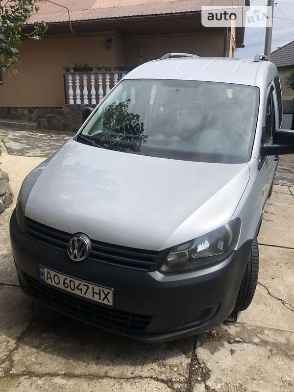 Минивэн Volkswagen Caddy 2011 в Иршаве